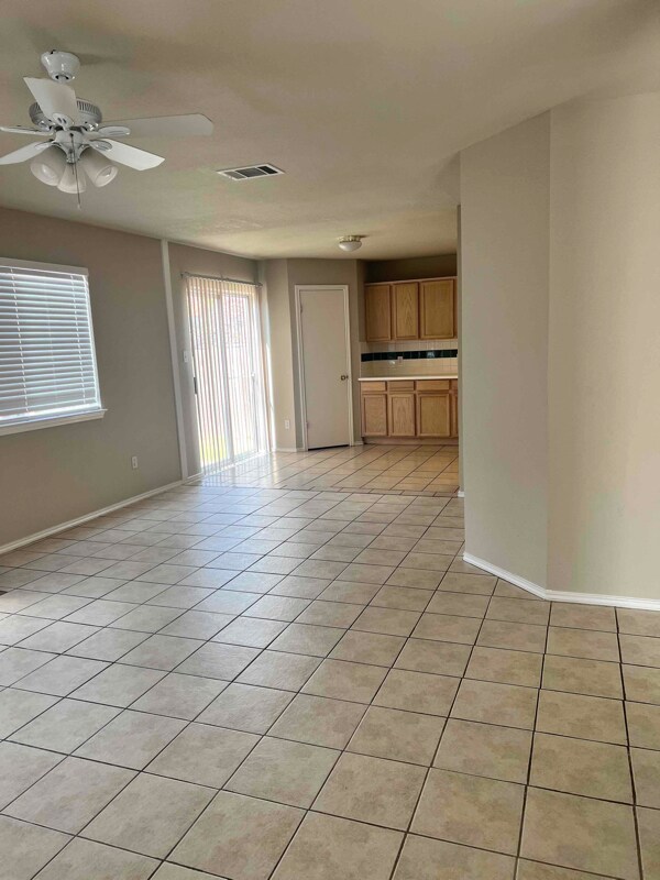 Building Photo - 1000 Laurelleaf Dr