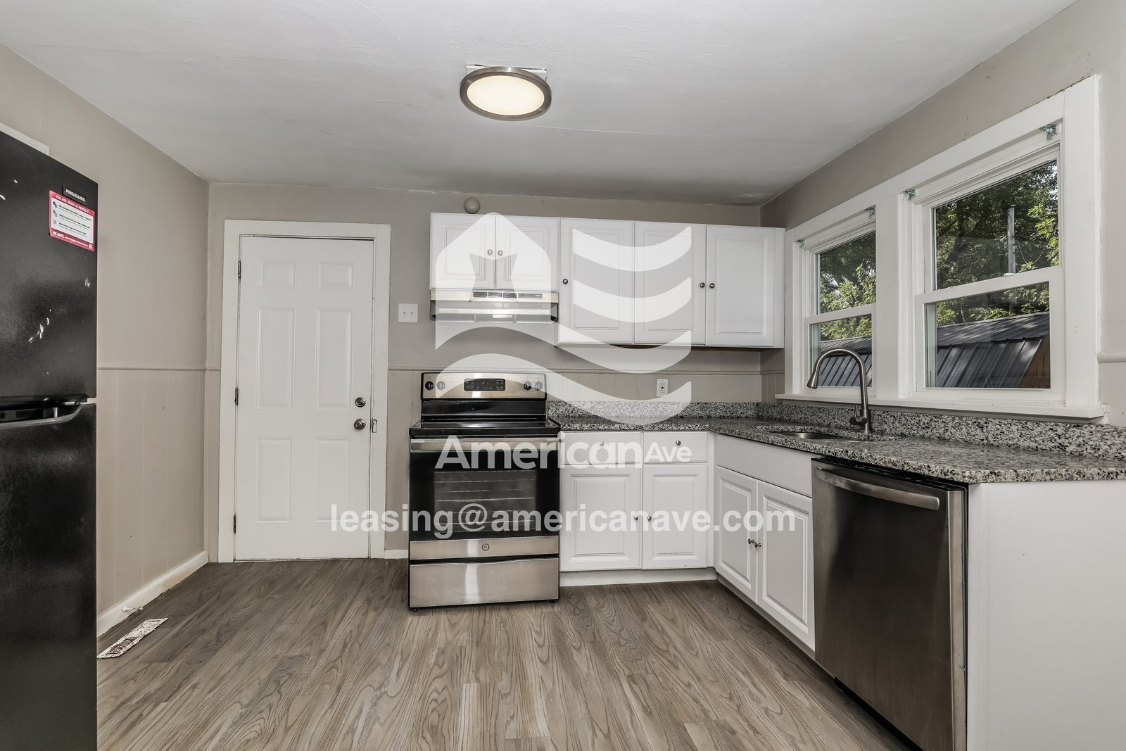 Building Photo - 609 W 33rd St