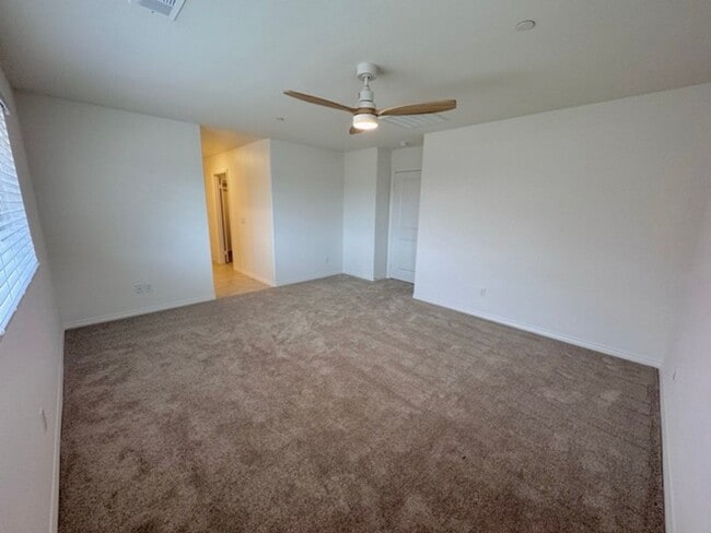 Building Photo - Welcome to Your Brand New 3 Bedroom Solar Home in the Gated Willow Springs Community of Murrieta!