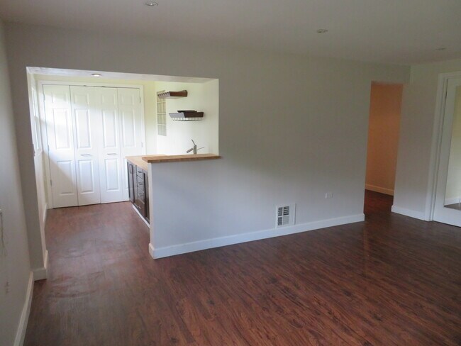 Building Photo - 932 Brantwood Ave