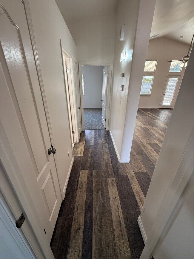 Building Photo - 10109 Bay Colony Dr