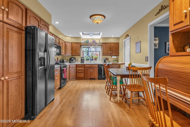 Building Photo - 2420 Cedar St