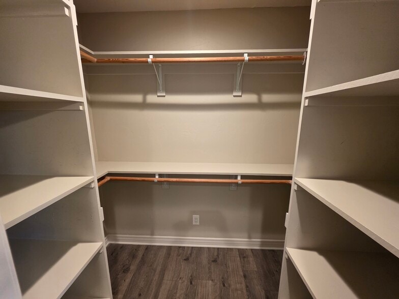 Building Photo - 2404 Morningside St