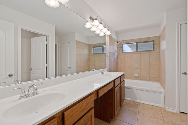 Building Photo - 4219 Woodbridge Way