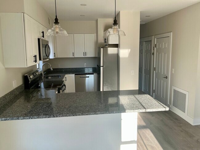 Building Photo - 17 Willow St