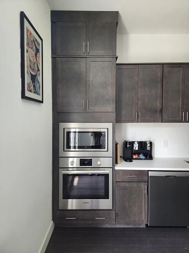 Building Photo - 1680 Memorial Dr SE