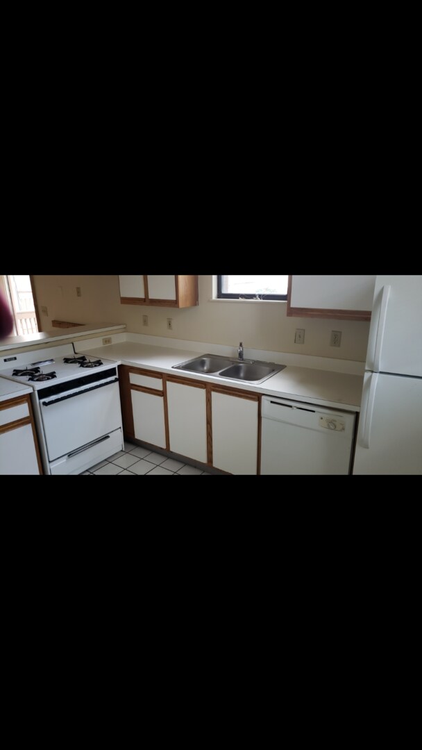 Building Photo - 194 E 14th Ave