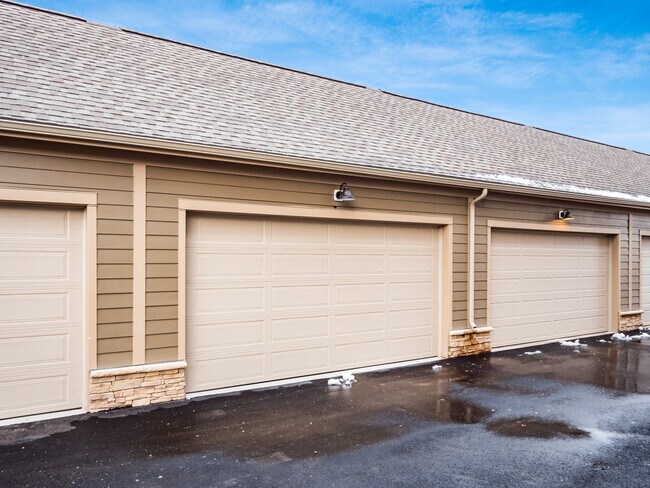 Building Photo - 928 Pullman Plz