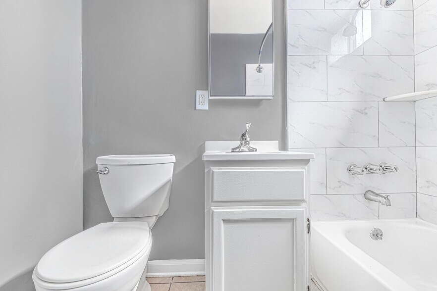 Building Photo - 210 E 29th St