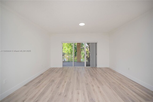 Building Photo - 2406 Centergate Dr