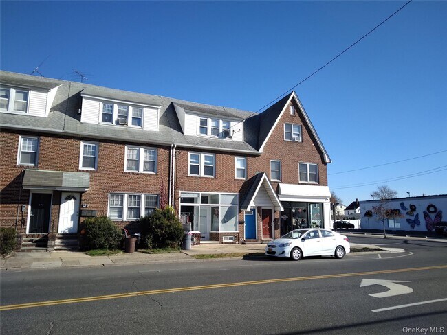 Primary Photo - 666 Willis Ave