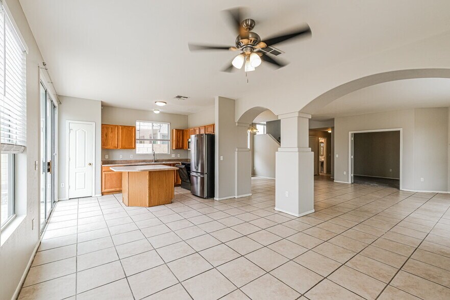 Building Photo - 13519 W San Juan Ct