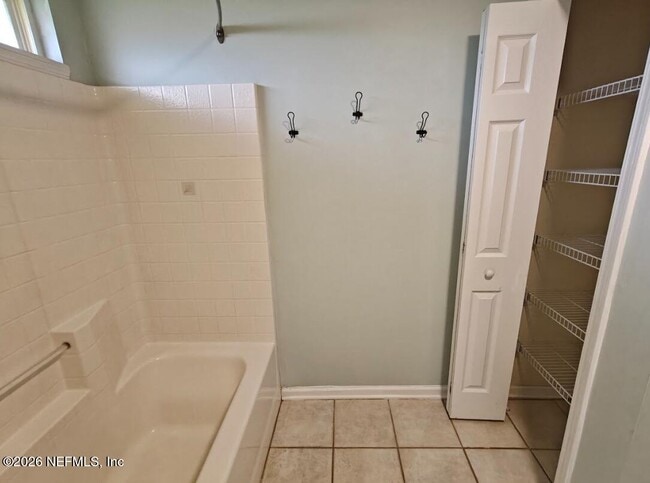 Building Photo - 4076 Everett Ave