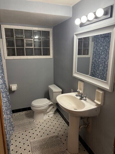 Building Photo - 4245 N 90th Ct