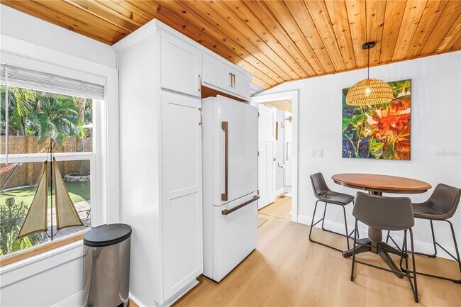 Building Photo - 748 11th Ave N