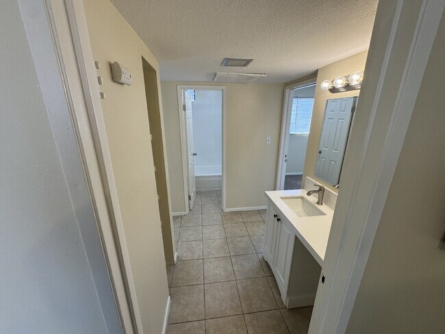 Building Photo - Freshly Painted 2-Bed with Remodeled Kitchen & Open Layout