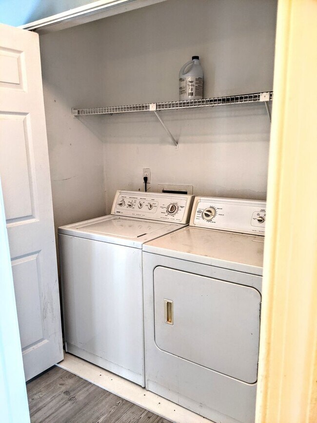 Building Photo - Bright and Open Floor Plan Across the Street from the Beach!