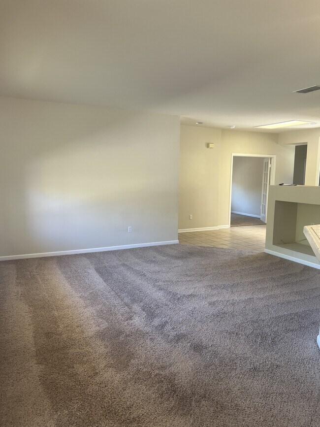 Building Photo - 1205 Shadow Glen Ln