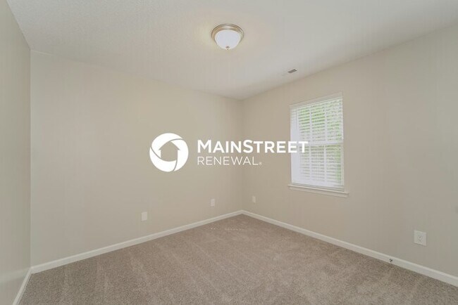 Building Photo - 3 Bedroom Pet-Friendly Home in Charlotte, NC with Main Street Renewal
