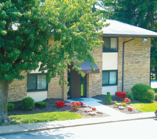 Hyland Hills Apartments 275 Oakville Dr Pittsburgh PA 15220