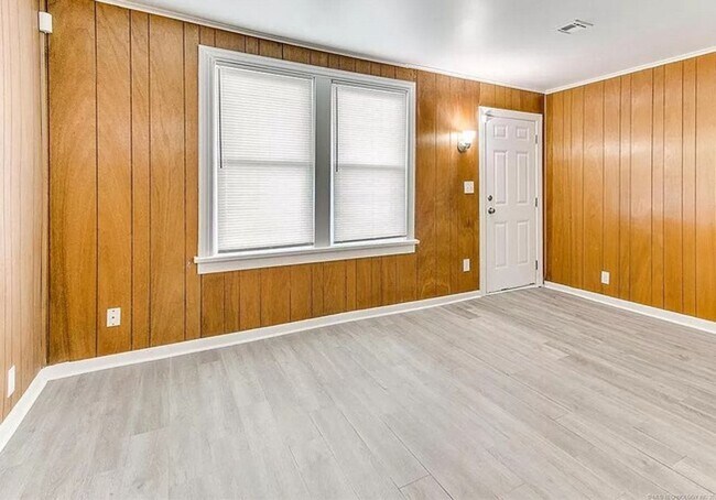Building Photo - Charming 3 bedroom/2 bath home!