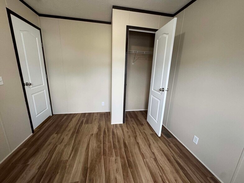 Building Photo - 48596 Leafdale Ct