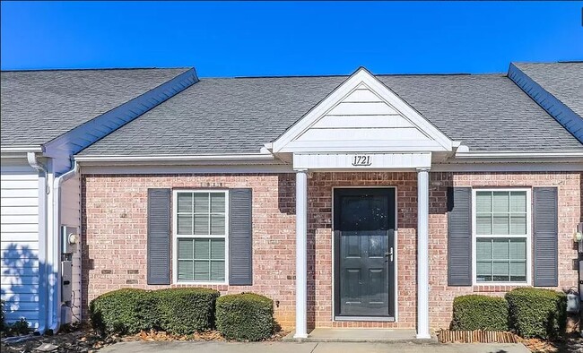 Building Photo - 1721 Elizabeth St