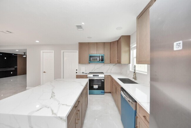 Building Photo - 1503 Locklaine Dr