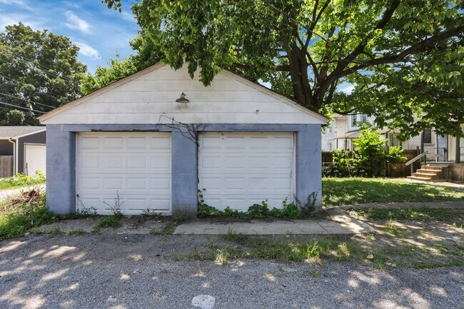 Building Photo - 498-500-500 N Champion Ave