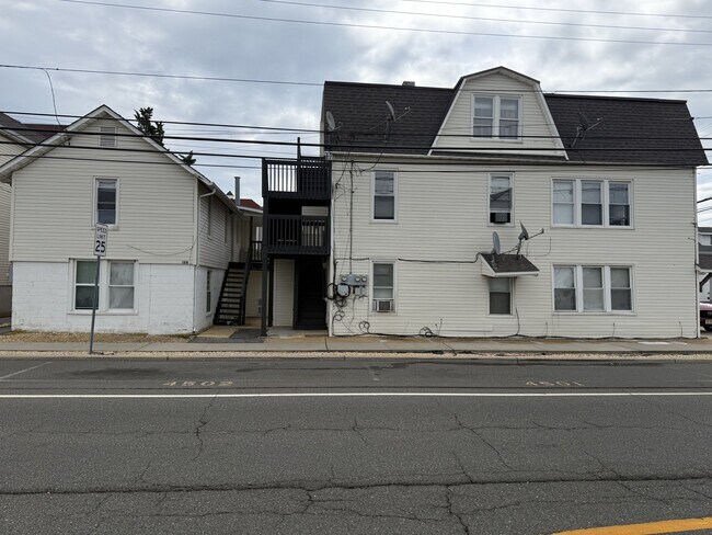 Building Photo - 136 Porter Ave