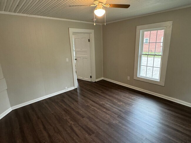 Building Photo - Gay 841-843