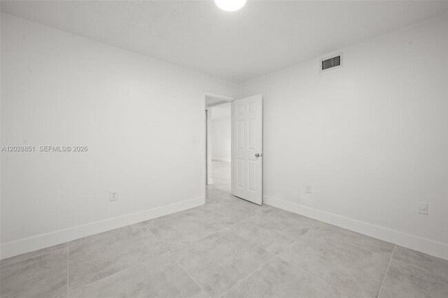 Building Photo - 10090 NW 80th Ct