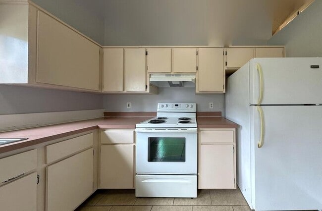 Building Photo - 1159 E Rohe St