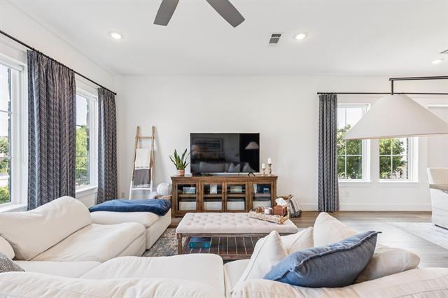 Building Photo - 8120 Bromley Dr