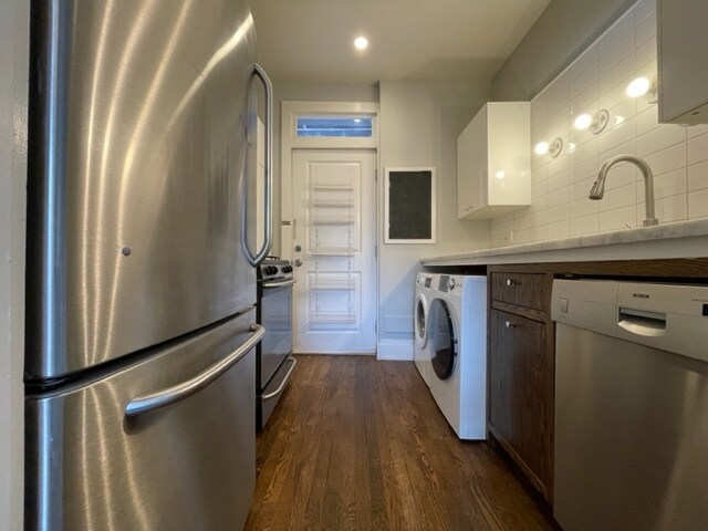 Building Photo - 742 W Addison St