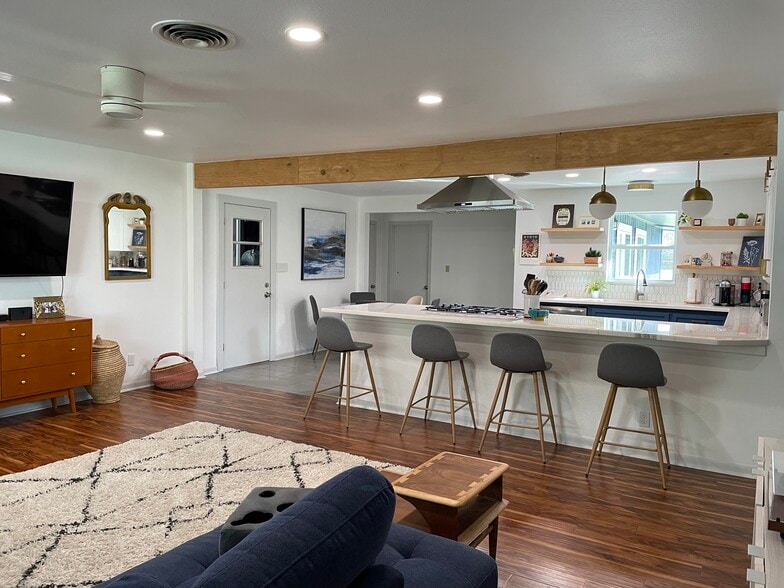 Building Photo - 407 East St