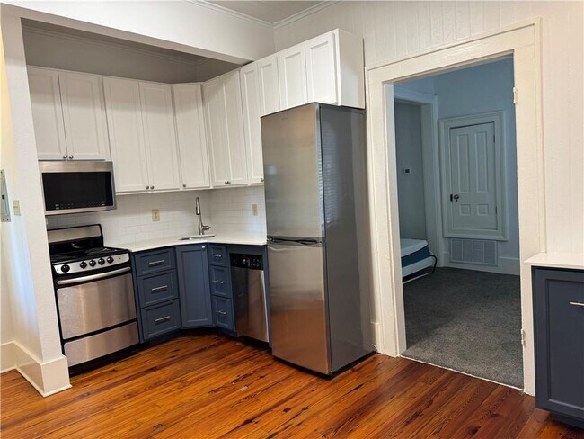 Building Photo - 808 Dauphin St