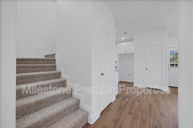 Building Photo - 3308 Moulton St