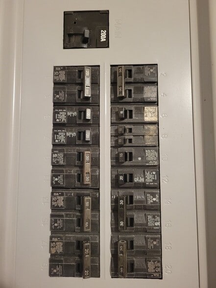 Building Photo - 811 Olympia St