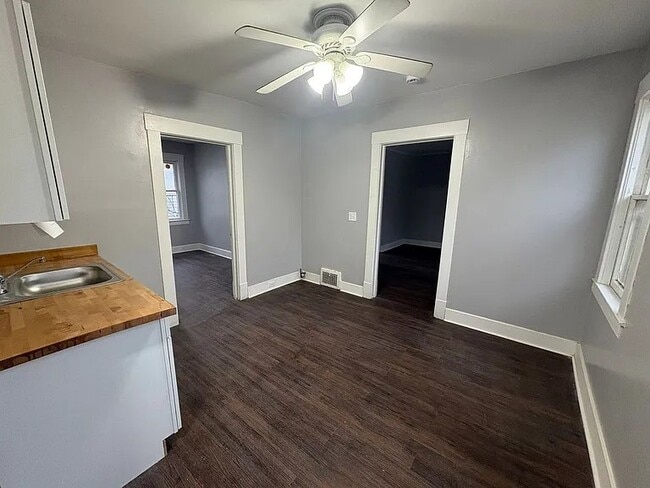 Building Photo - 2117 Halstead Ave