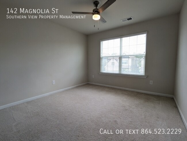 Building Photo - 142 Magnolia St