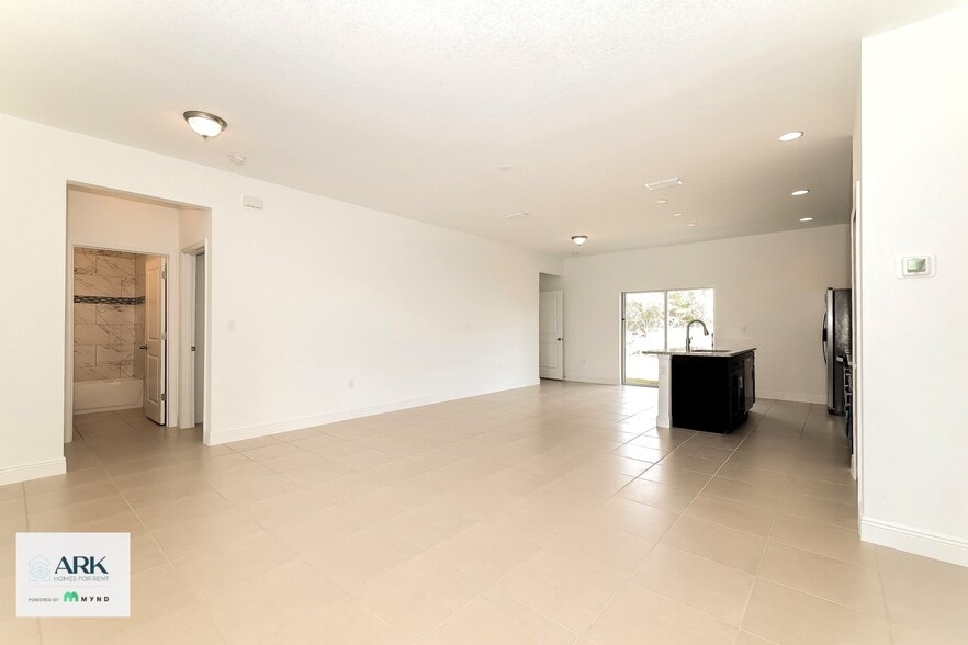 Building Photo - 249 Elm Ct