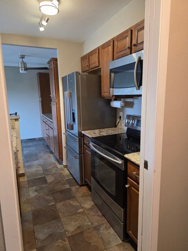 Building Photo - Remodeled 1 BDR in Capital Hill.  Location...