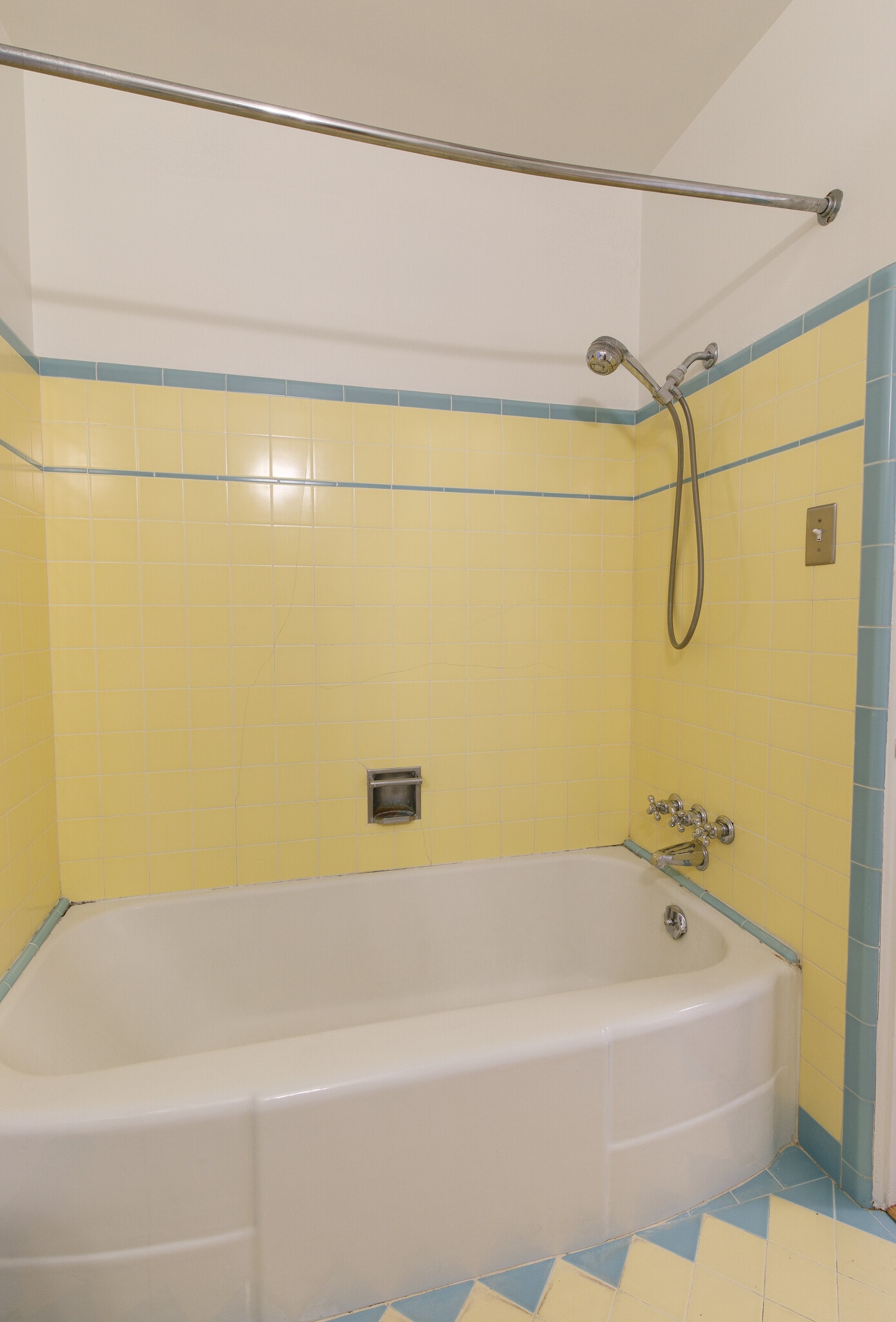 Bathroom - 543 W Coronado Rd