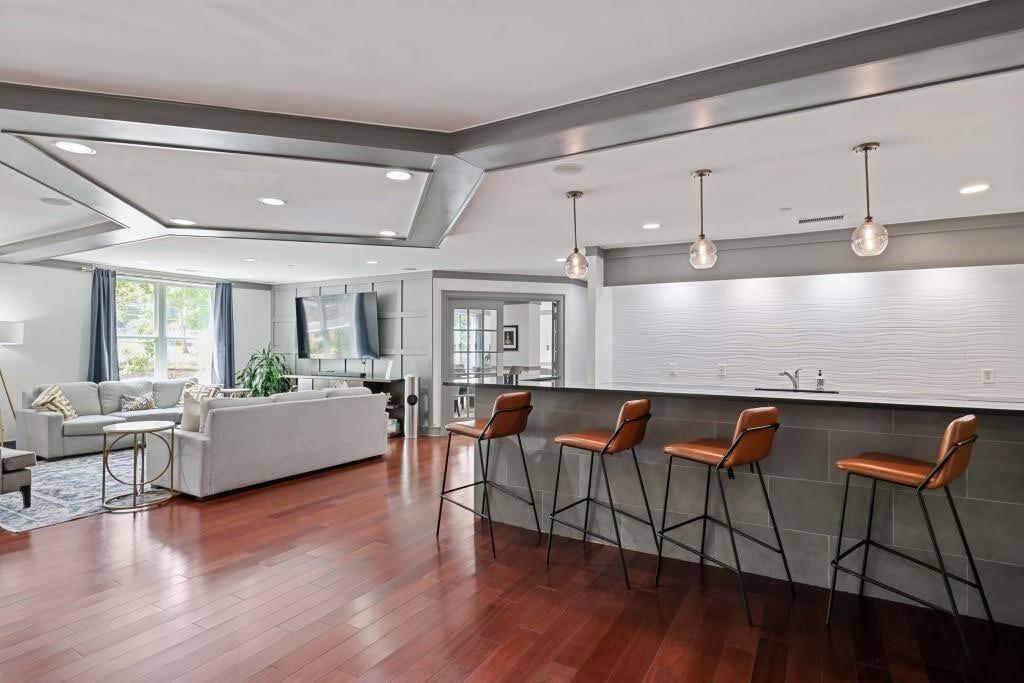 Building Photo - 1101 Juniper St NE