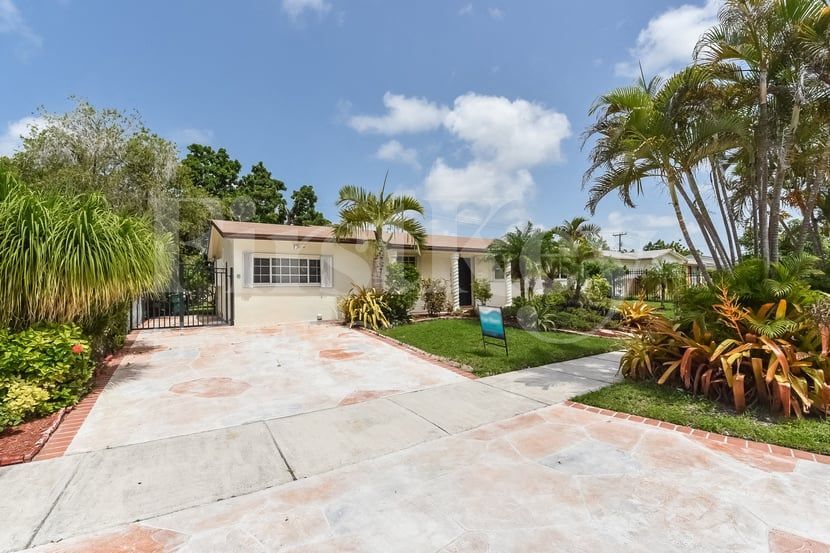 Building Photo - 16941 SW 119th Ct