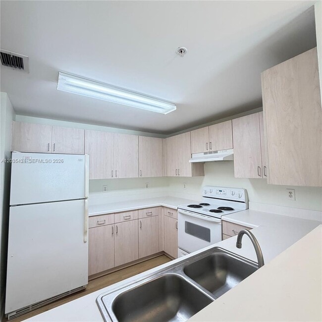 Building Photo - 50 Menores Ave