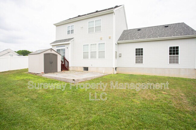 Building Photo - 1 Tweentown Cl
