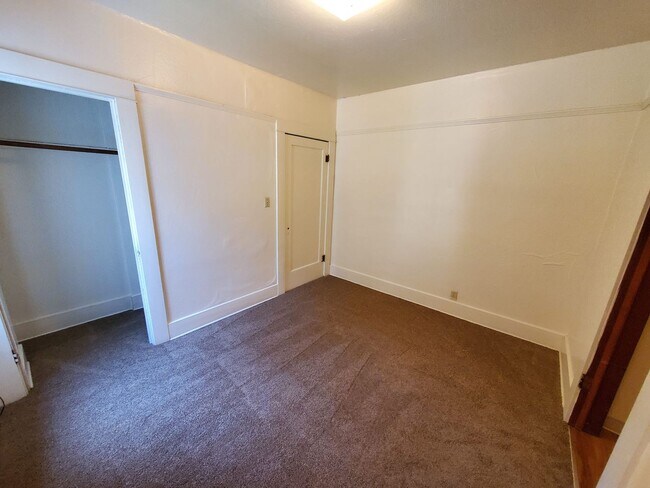 Building Photo - 1395hi