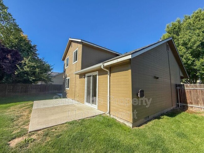 Building Photo - 3420 N Oakstone Ave